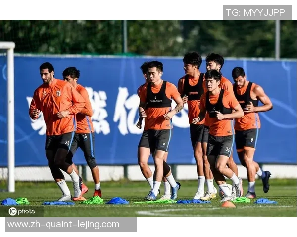 泰山队揭露练习,四外援在列,多位小将参与合练,后防线要调整 泰山队揭露练习,四外援在列,多位小将参与合练,后防线要调整